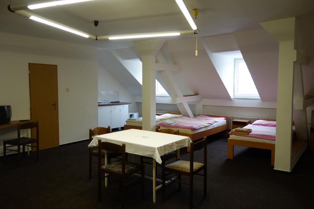 Restaurace Alvi Hotel Ostrava Kültér fotó