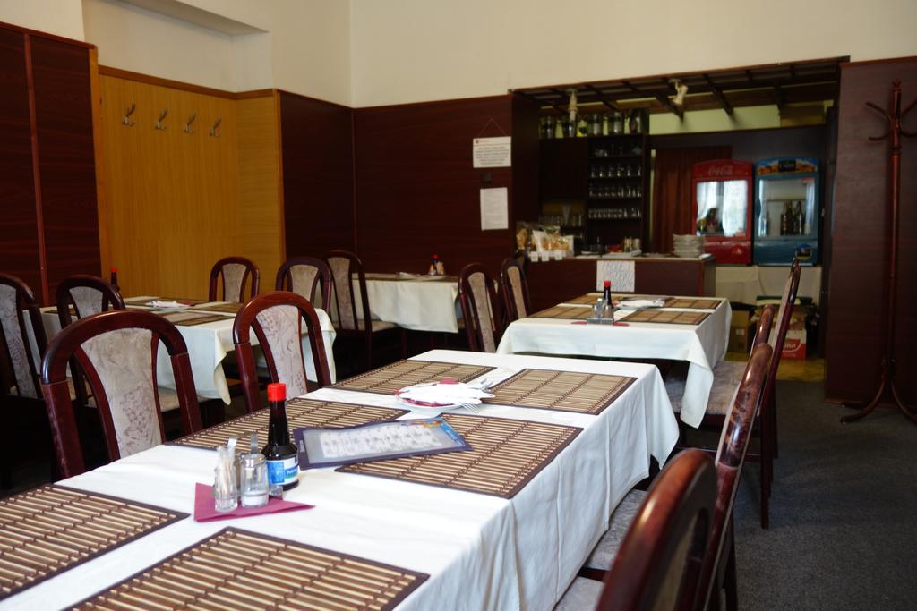Restaurace Alvi Hotel Ostrava Kültér fotó